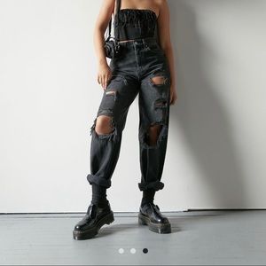 👖DARK GREY RIPPED BDG MOM JEANS 👖
